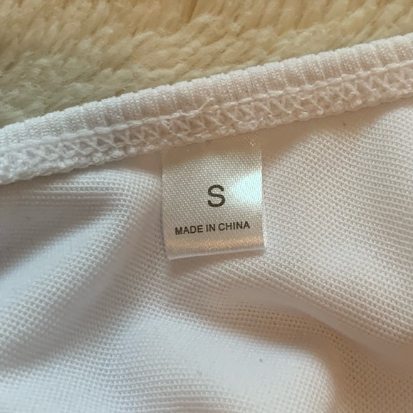 ✨3/$25✨White One Piece W/ Gold Rings*NWOT* - Picture 5 of 6